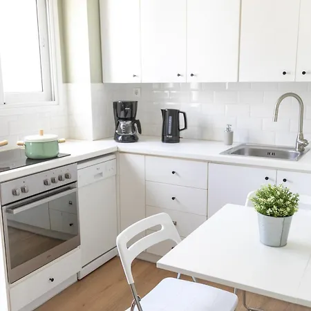 Acropolis Near Renovated Classic With Balcony View *