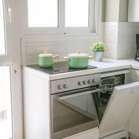 Acropolis Near Renovated Classic With Balcony View Apartment *