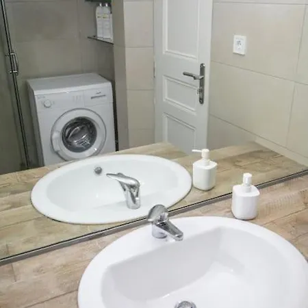 Acropolis Near Renovated Classic With Balcony View Apartment Athens